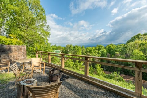 Hudson's Peak on Leisure Mountain House in Woodfin