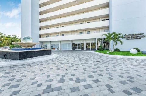 Luxurious remodeled direct Waterfront apartment with Miami skyline view and outdoor terrace Free parking 5min drive to Miami Beach Condo in North Bay Village