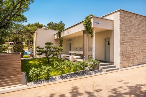 Shower, Toilet, Property building