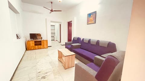 White House - 2BHK - Esha Apartment Condominio in Coimbatore