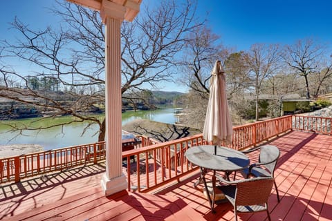 Waterfront Malvern Home with Deck and Lake Access! Casa in Fenter Township