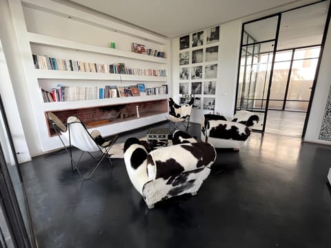 Library, Living room, Seating area