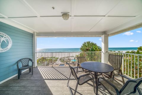 Patio, Day, Natural landscape, View (from property/room), Seating area, Sea view