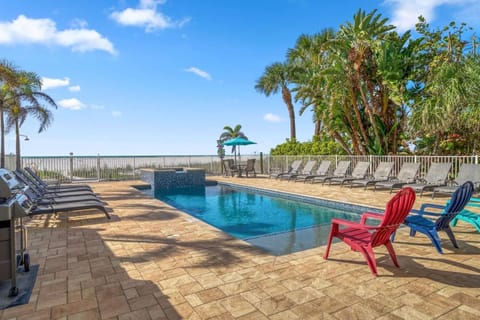 Day, Natural landscape, Pool view, Swimming pool, sunbed