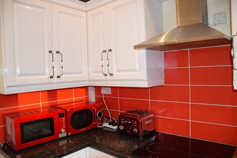 Nice 3 Bedroom Apartment - Ealing Condo in London Borough of Ealing