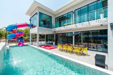 Property building, Restaurant/places to eat, Swimming pool