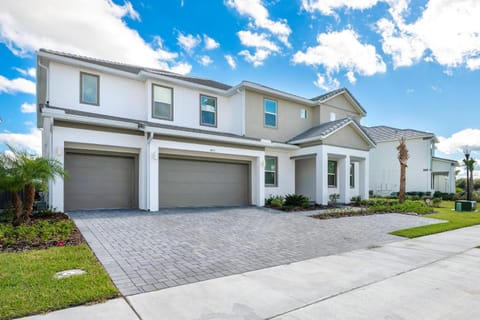 14 Bed Mansion Retreat. 2473 House in Kissimmee