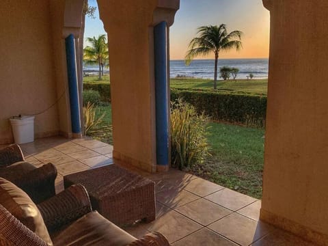 Beachfront Luxury Suite for up to 6 people! Condo in Managua (Department)