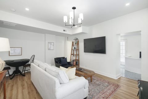 Silverwood Serenity: Large 2b 2b with Parking Condominio in Manayunk