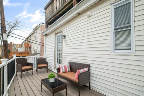 Silverwood Serenity: Large 2b 2b with Parking Apartment in Manayunk