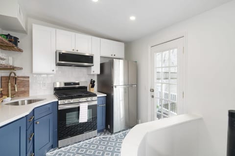 Silverwood Serenity: Large 2b 2b with Parking Apartment in Manayunk