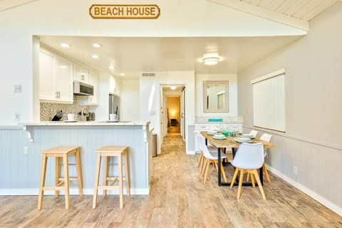 Perfect 3 Bedroom Home between the Bay and Beach House in Balboa Peninsula