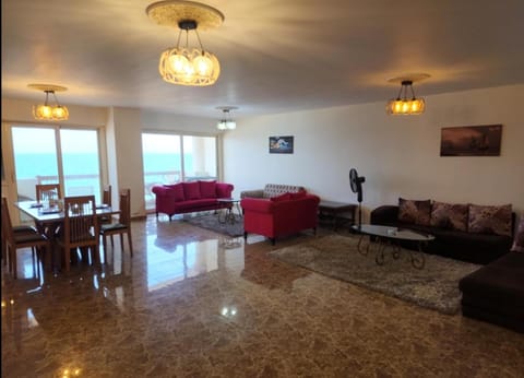 Midpoint Panoramic View - Families Only Condominio in Alexandria