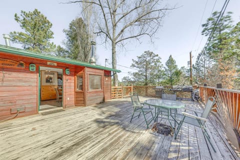 Ruidoso Cabin with Deck and Grills about 1 Mi to Midtown! House in Ruidoso