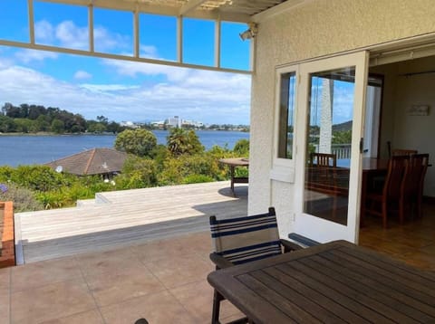 Patio, View (from property/room), Balcony/Terrace, Seating area, Lake view