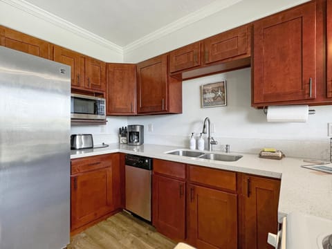 Kuhio Shores- Oceanfront, AC, Ground Floor Apartment in Poipu