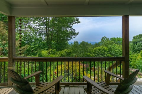 Mountain Over Main Street 5 Min. to Downtown Weaverville, Fire Pit & Views! Casa in Weaverville