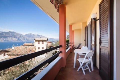 Balcony/Terrace, Lake view, Mountain view