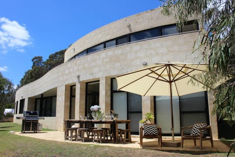 Facade/entrance, Day, Summer, Garden, Balcony/Terrace, Seating area, Dining area, Evening entertainment, On site, Garden view