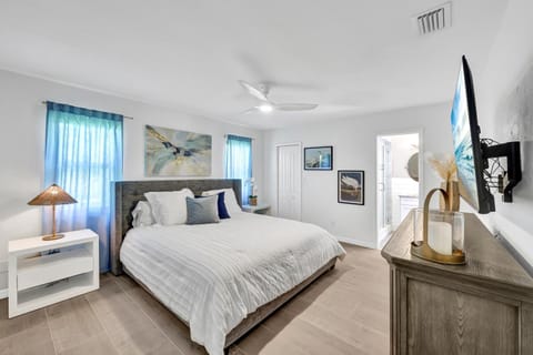 NEW! Naples Retreat - Close to Vanderbilt Beach House in Naples Park