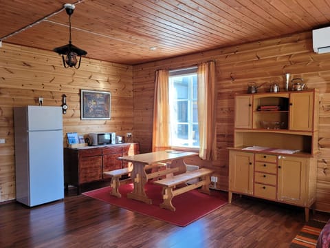 Kitchen or kitchenette, Photo of the whole room, Dining area