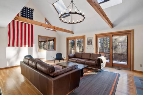 Lake Winnipesaukee Retreat (Private Beach Access) House in Moultonborough