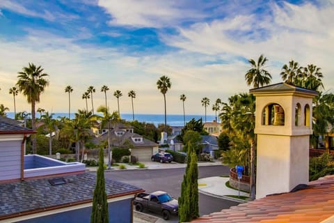 Mediterranean Beauty with Rooftop Deck and Views Casa in La Jolla