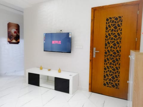 Communal lounge/ TV room, TV and multimedia, Living room, wardrobe