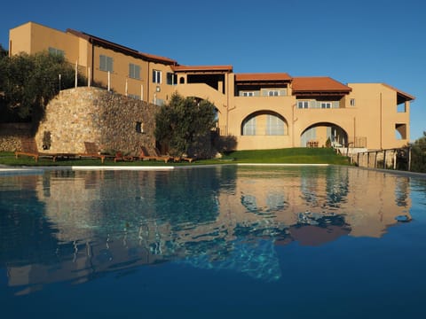 Facade/entrance, Solarium, Swimming pool, Swimming pool