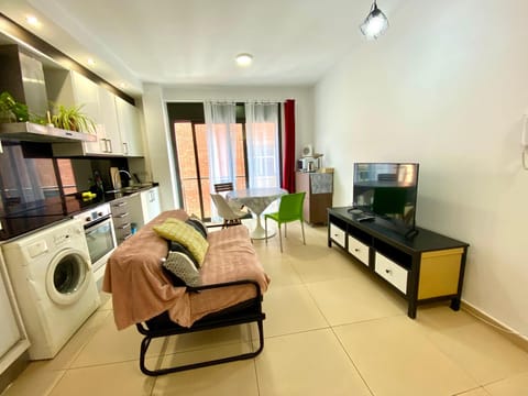 Kitchen or kitchenette, Seating area, oven, washing machine