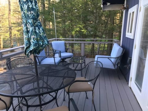 Lake Access with a View! Lake Wallenpaupack . Chalet in Lake Wallenpaupack