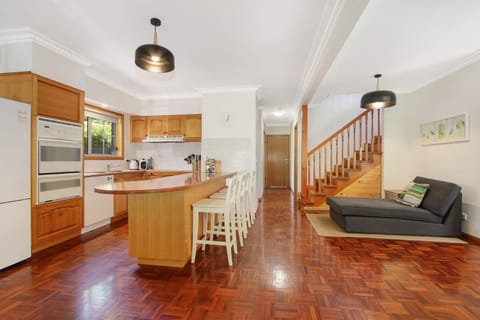 Canyon Walk House and Unit - five minute walk to town and on the river House in Porepunkah