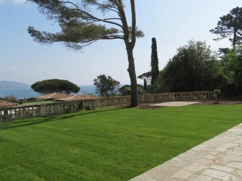 Villa 8 Pièces avec Piscine, Vue Mer, à 300m de la Plage de la Nartelle, Calme Absolu - FR-1-780-11 Villa in Sainte-Maxime