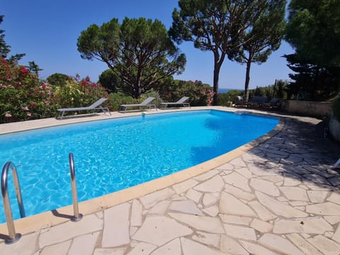 Villa familiale avec piscine privée, proche plage, parking et wifi à Sainte-Maxime - FR-1-780-12 Villa in Sainte-Maxime