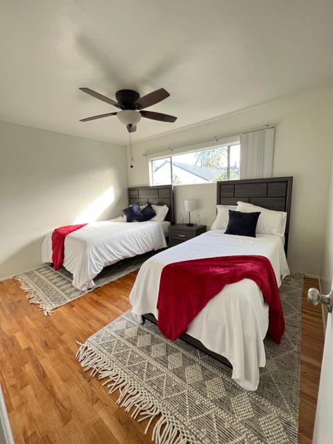 Bedroom, fireplace