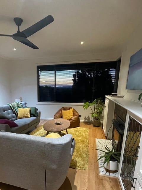 Living room, Mountain view, Quiet street view