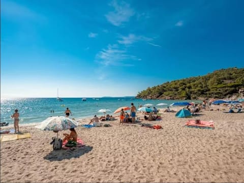 Nearby landmark, Day, Natural landscape, Beach, Sea view, sunbed