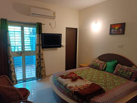 Blue Diamond Guest House Bed and Breakfast in Pune