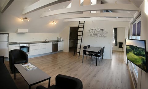 Kitchen or kitchenette, Seating area