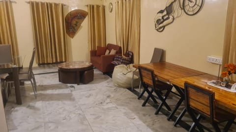 Blue Diamond Service Apartments Bed and Breakfast in Pune
