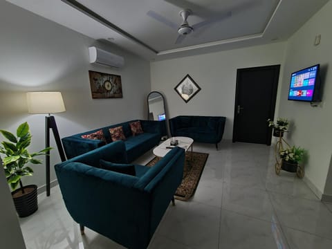 2 Bed Luxury Apartment, Pool, Gym, Cinema Apartment in Lahore