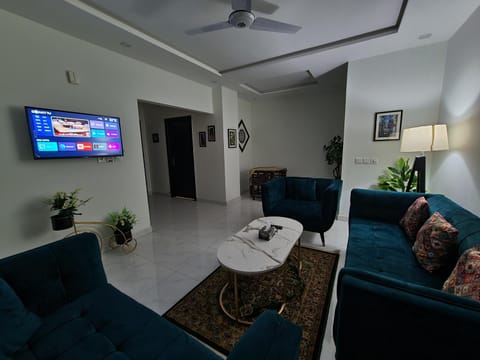 2 Bed Luxury Apartment, Pool, Gym, Cinema Apartment in Lahore