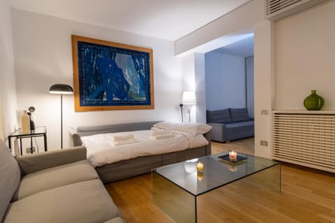 Bed, Living room, Seating area, towels