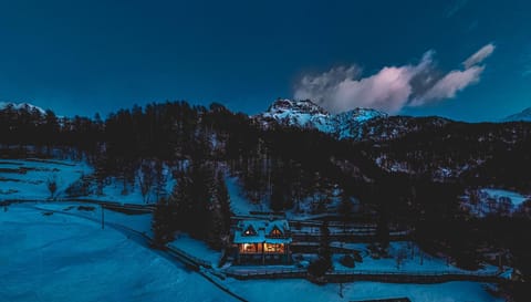 Property building, Nearby landmark, Natural landscape, Winter, Mountain view