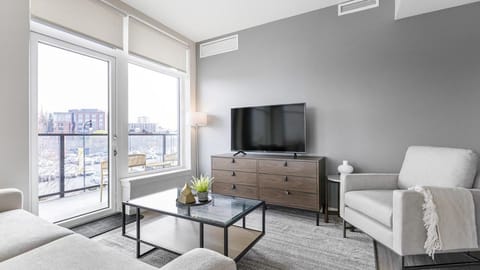 Landing Modern Apartment with Amazing Amenities (ID8566X33) Condominio in Vancouver