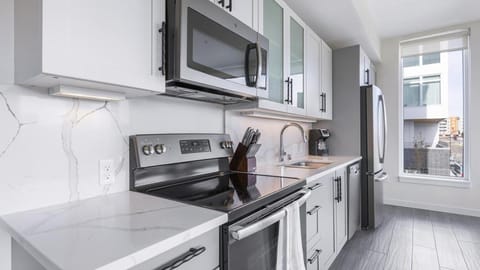 Landing Modern Apartment with Amazing Amenities (ID8566X33) Condo in Vancouver
