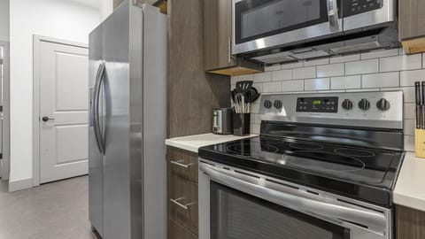 Landing Modern Apartment with Amazing Amenities (ID1781X59) Apartment in Richmond