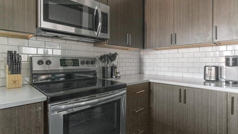 Landing Modern Apartment with Amazing Amenities (ID1783X42) Apartment in Richmond