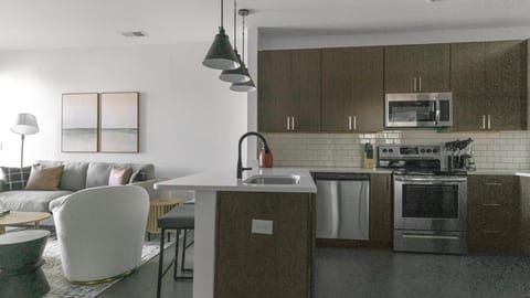 Landing Modern Apartment with Amazing Amenities (ID1783X42) Apartment in Richmond