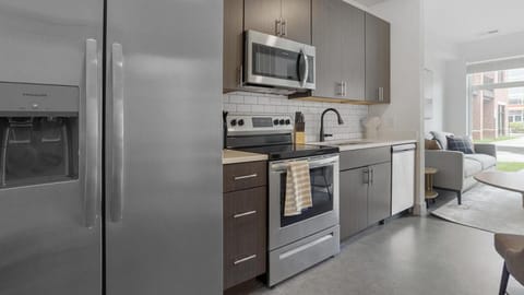 Landing Modern Apartment with Amazing Amenities (ID1791X18) Apartment in Richmond